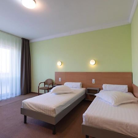 Vila Rosa 2 Hotel Cluj-Napoca Buitenkant foto