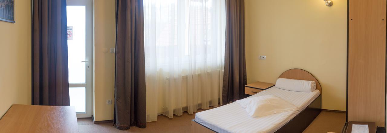 Vila Rosa 2 Hotel Cluj-Napoca Buitenkant foto