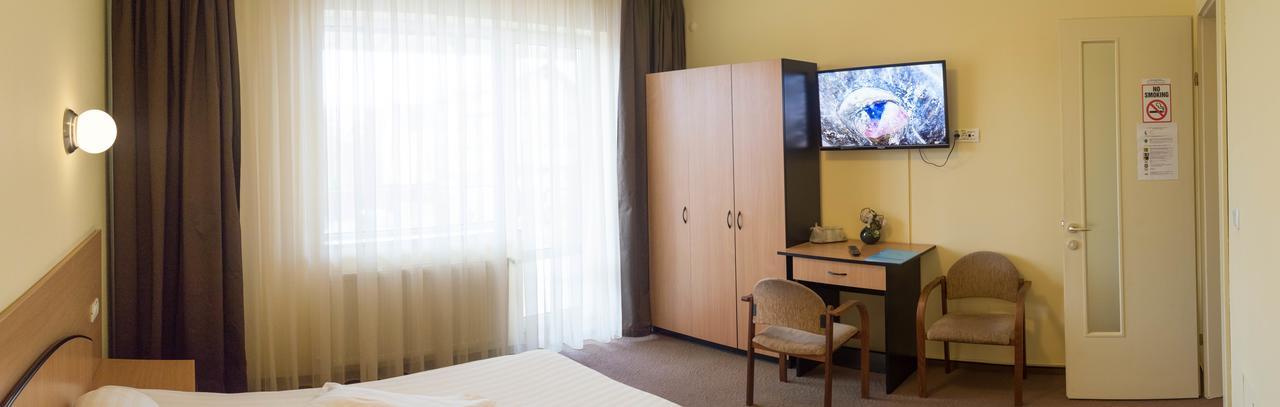 Vila Rosa 2 Hotel Cluj-Napoca Buitenkant foto