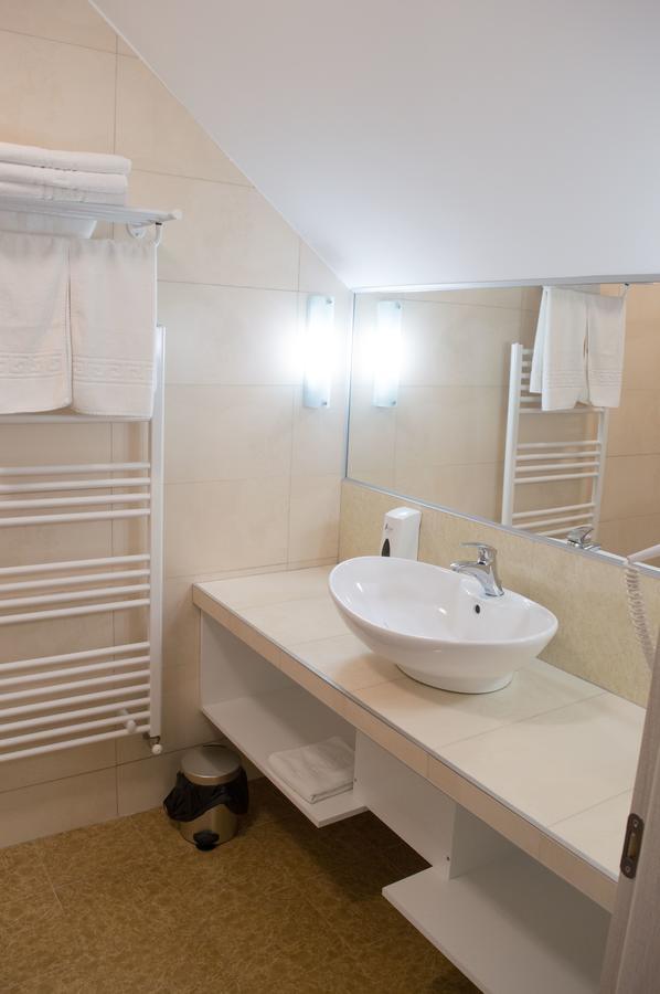 Vila Rosa 2 Hotel Cluj-Napoca Buitenkant foto