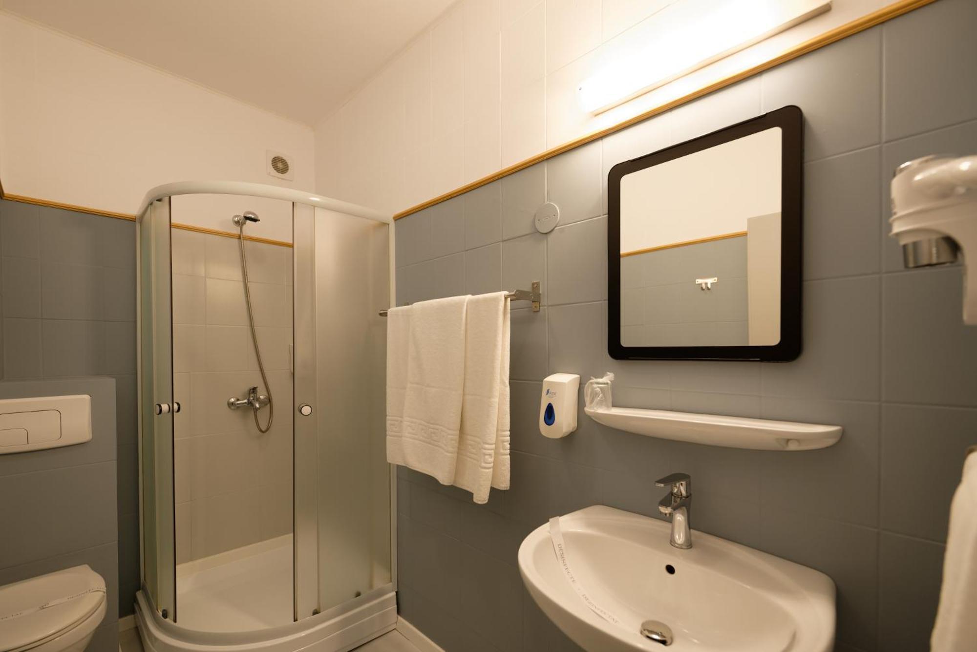 Vila Rosa 2 Hotel Cluj-Napoca Buitenkant foto