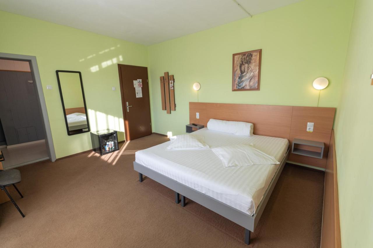 Vila Rosa 2 Hotel Cluj-Napoca Buitenkant foto