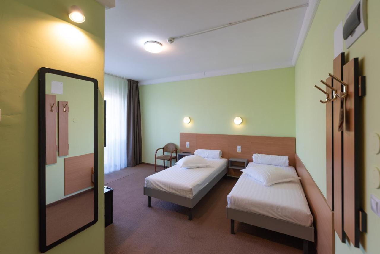 Vila Rosa 2 Hotel Cluj-Napoca Buitenkant foto