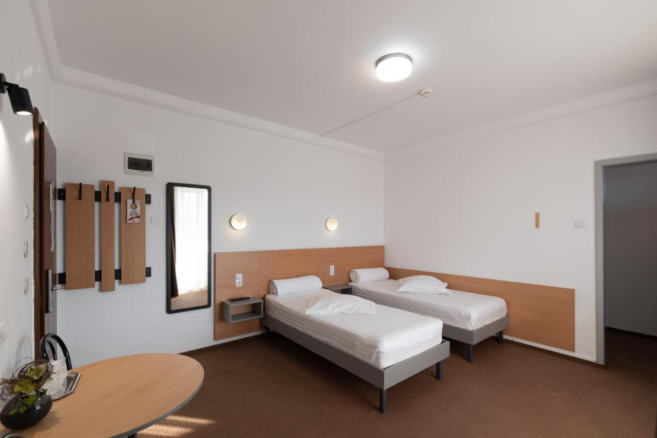 Vila Rosa 2 Hotel Cluj-Napoca Buitenkant foto