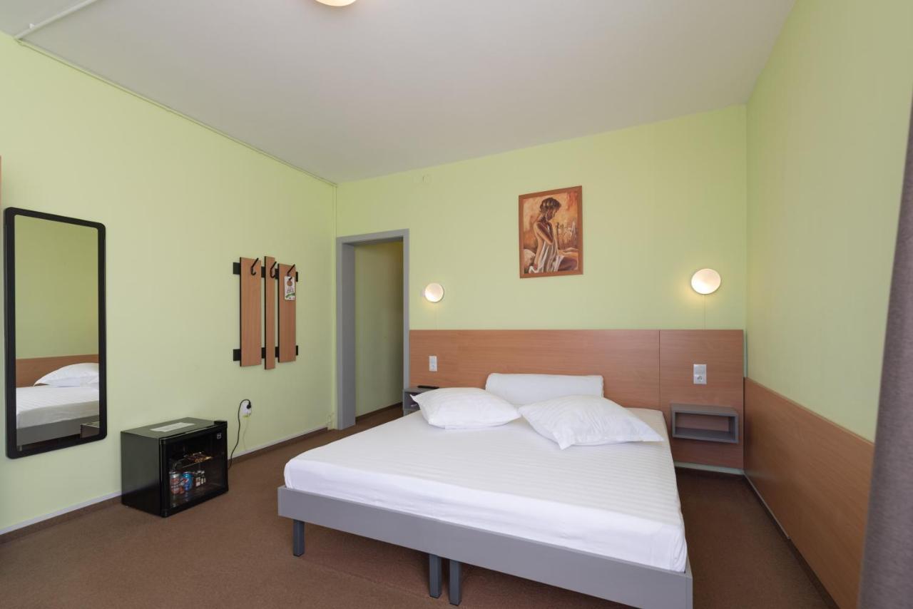 Vila Rosa 2 Hotel Cluj-Napoca Buitenkant foto