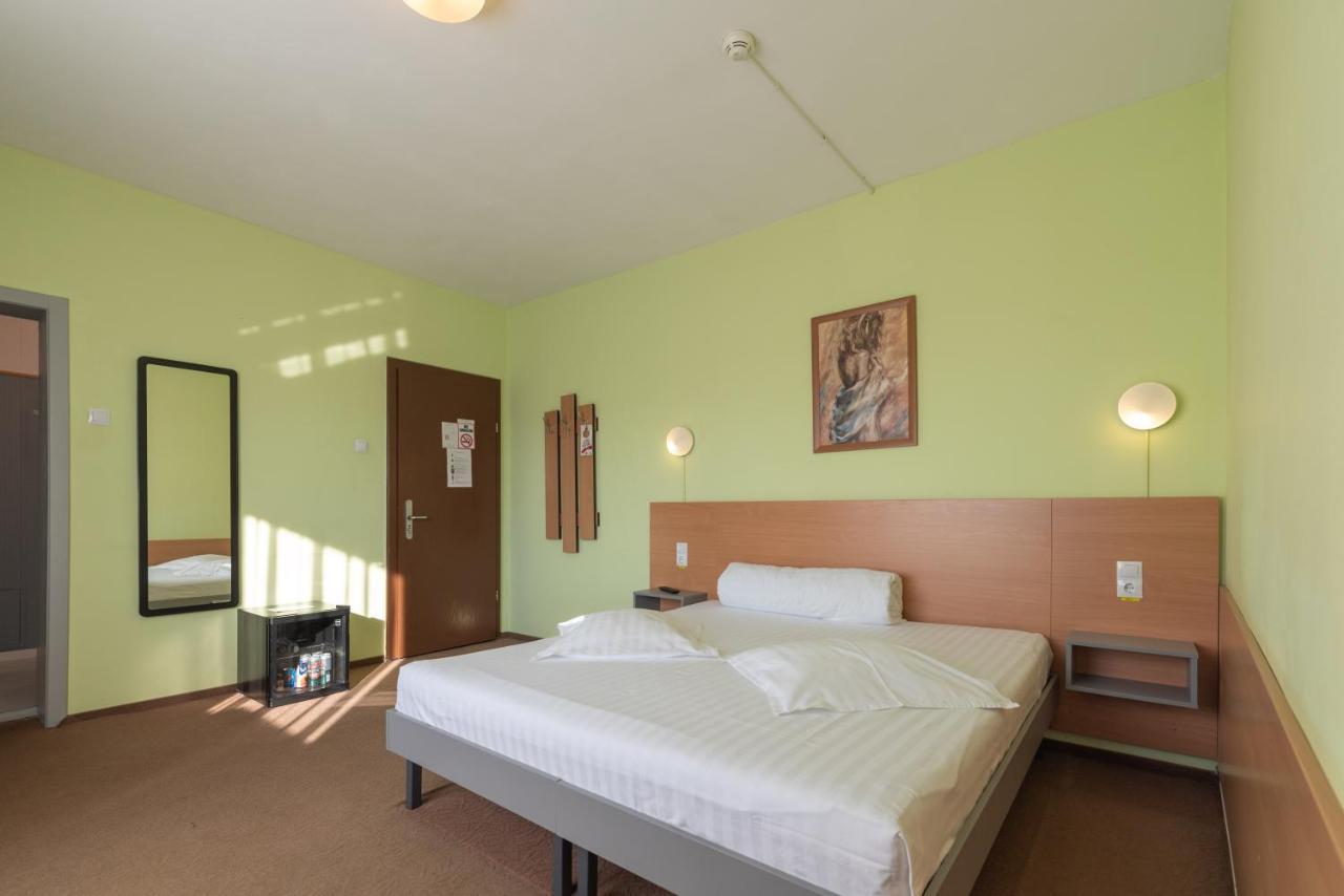Vila Rosa 2 Hotel Cluj-Napoca Buitenkant foto