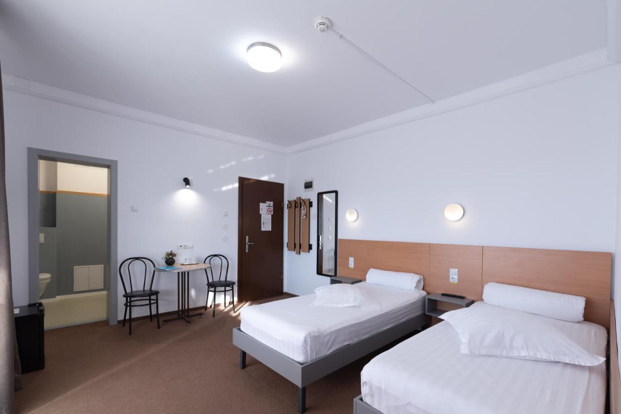 Vila Rosa 2 Hotel Cluj-Napoca Buitenkant foto