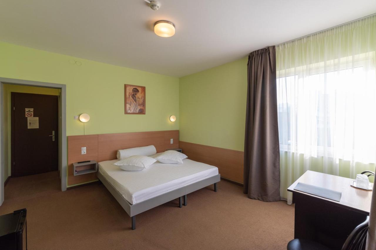 Vila Rosa 2 Hotel Cluj-Napoca Buitenkant foto